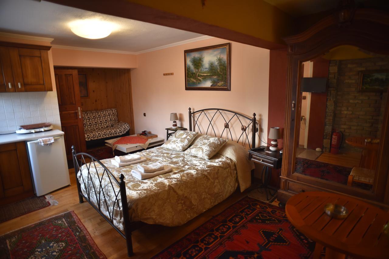 Santa Marina Guesthouse Káto Loutrákion Buitenkant foto