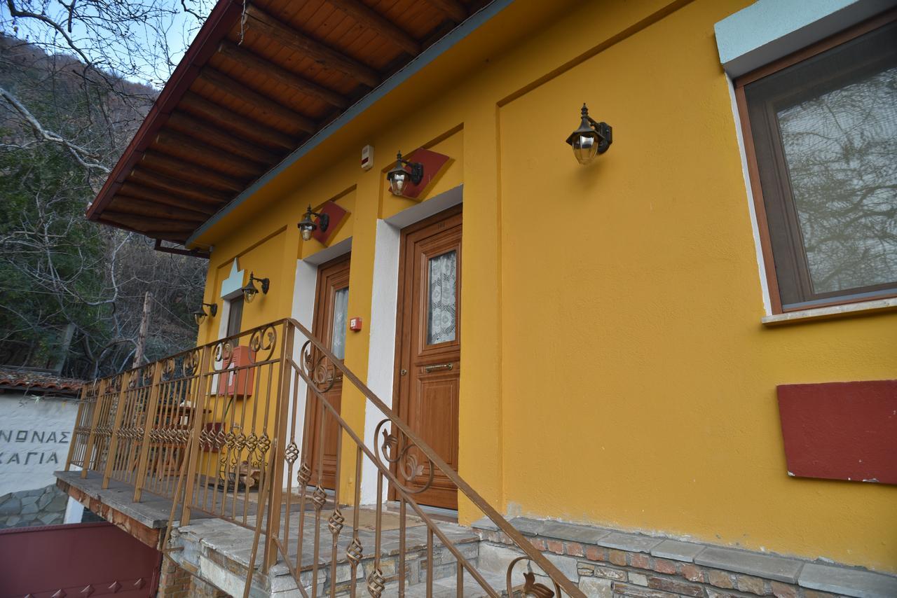 Santa Marina Guesthouse Káto Loutrákion Buitenkant foto