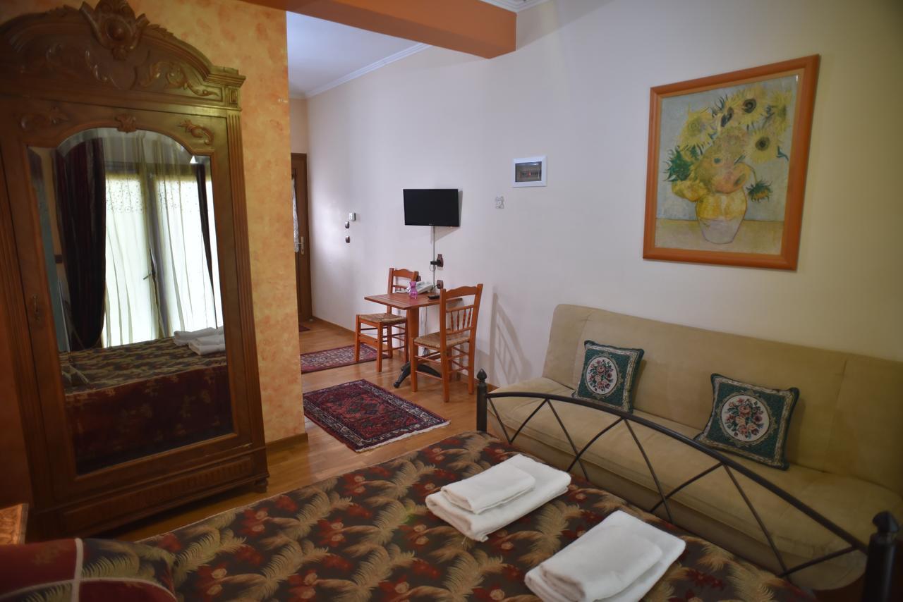 Santa Marina Guesthouse Káto Loutrákion Buitenkant foto