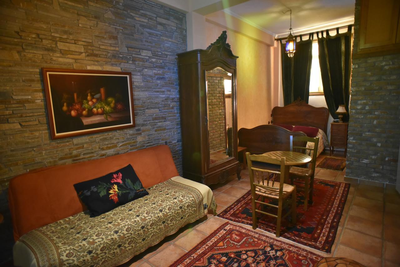 Santa Marina Guesthouse Káto Loutrákion Buitenkant foto