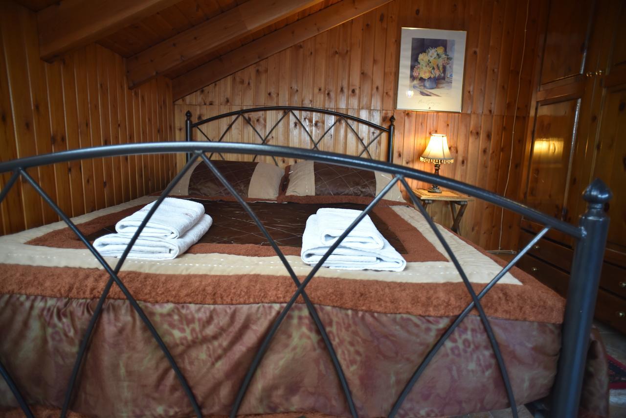 Santa Marina Guesthouse Káto Loutrákion Buitenkant foto