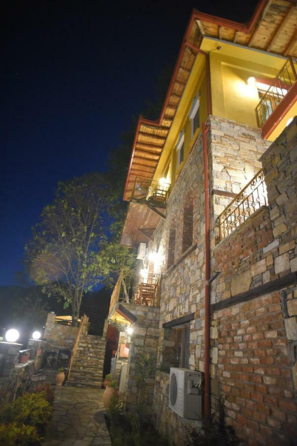 Santa Marina Guesthouse Káto Loutrákion Buitenkant foto