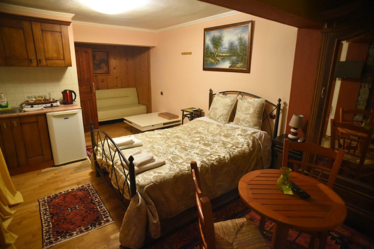 Santa Marina Guesthouse Káto Loutrákion Buitenkant foto