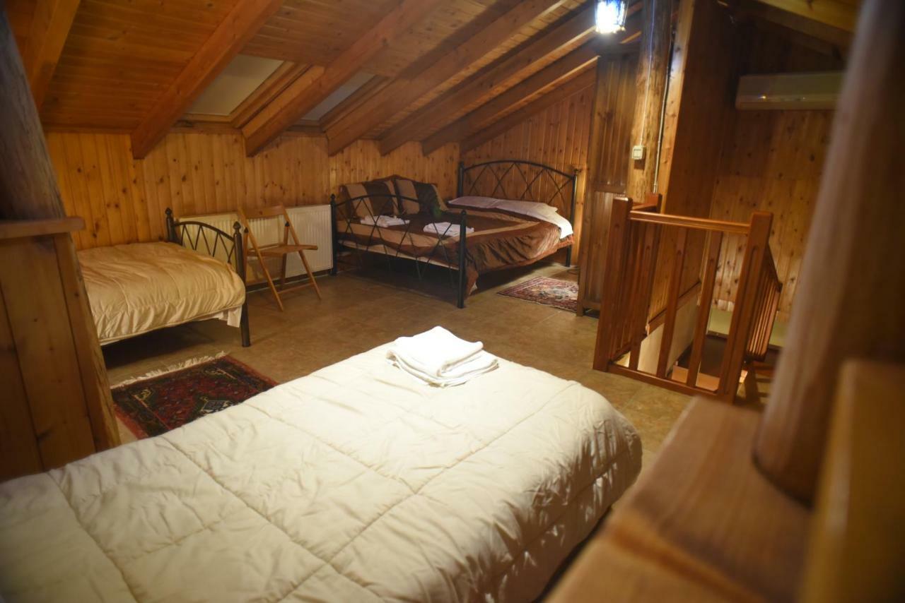 Santa Marina Guesthouse Káto Loutrákion Buitenkant foto