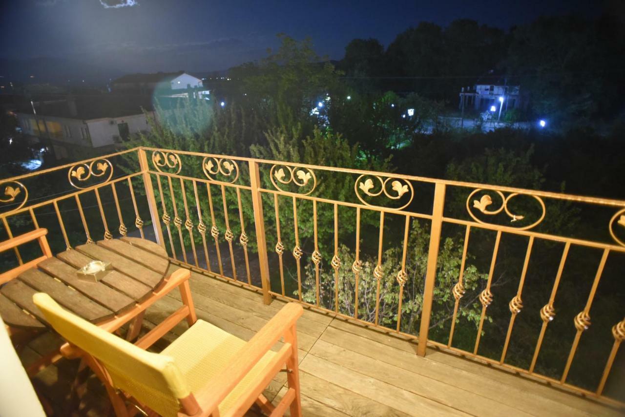 Santa Marina Guesthouse Káto Loutrákion Buitenkant foto